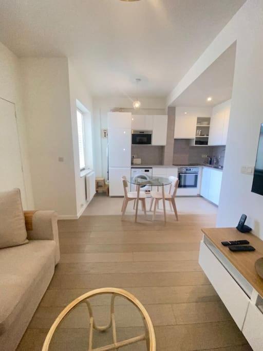 1 Chambre Avec Parking Au Coeur De Bruxelles 2D Buitenkant foto