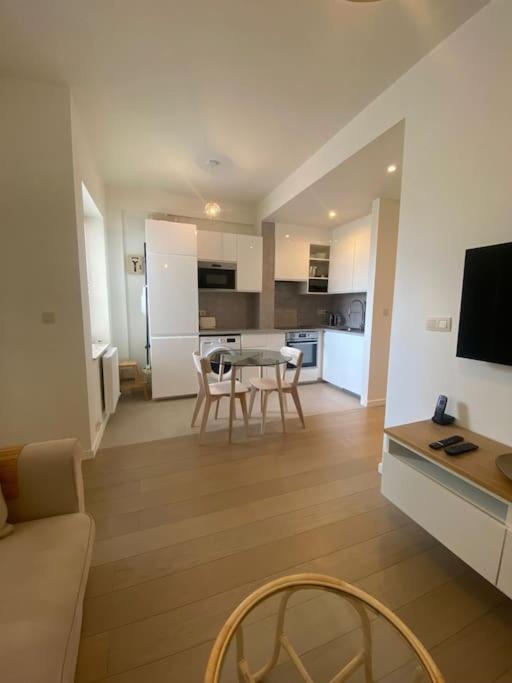 1 Chambre Avec Parking Au Coeur De Bruxelles 2D Buitenkant foto